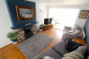 Lounge/Diner- click for photo gallery